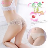 《AIMEI GIAREN》寵愛迷戀！無痕蕾絲花瓣拼接冰絲三角褲﹝膚﹞