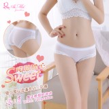 《AIMEI GIAREN》傾戀甜心！愛心蕾絲滾邊柔紗三角褲﹝白﹞