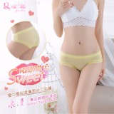 《AIMEI GIAREN》傾戀甜心！愛心蕾絲滾邊柔紗三角褲﹝黃﹞